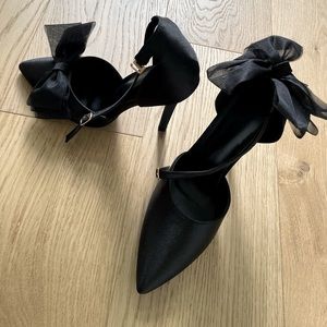 Azalea Wang black stilettos chunky heel.  Size 9 brand new!